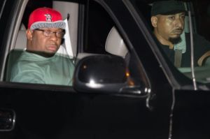 Bobby Brown llegando al Hospital tras la terrible noticia Hace unas horas